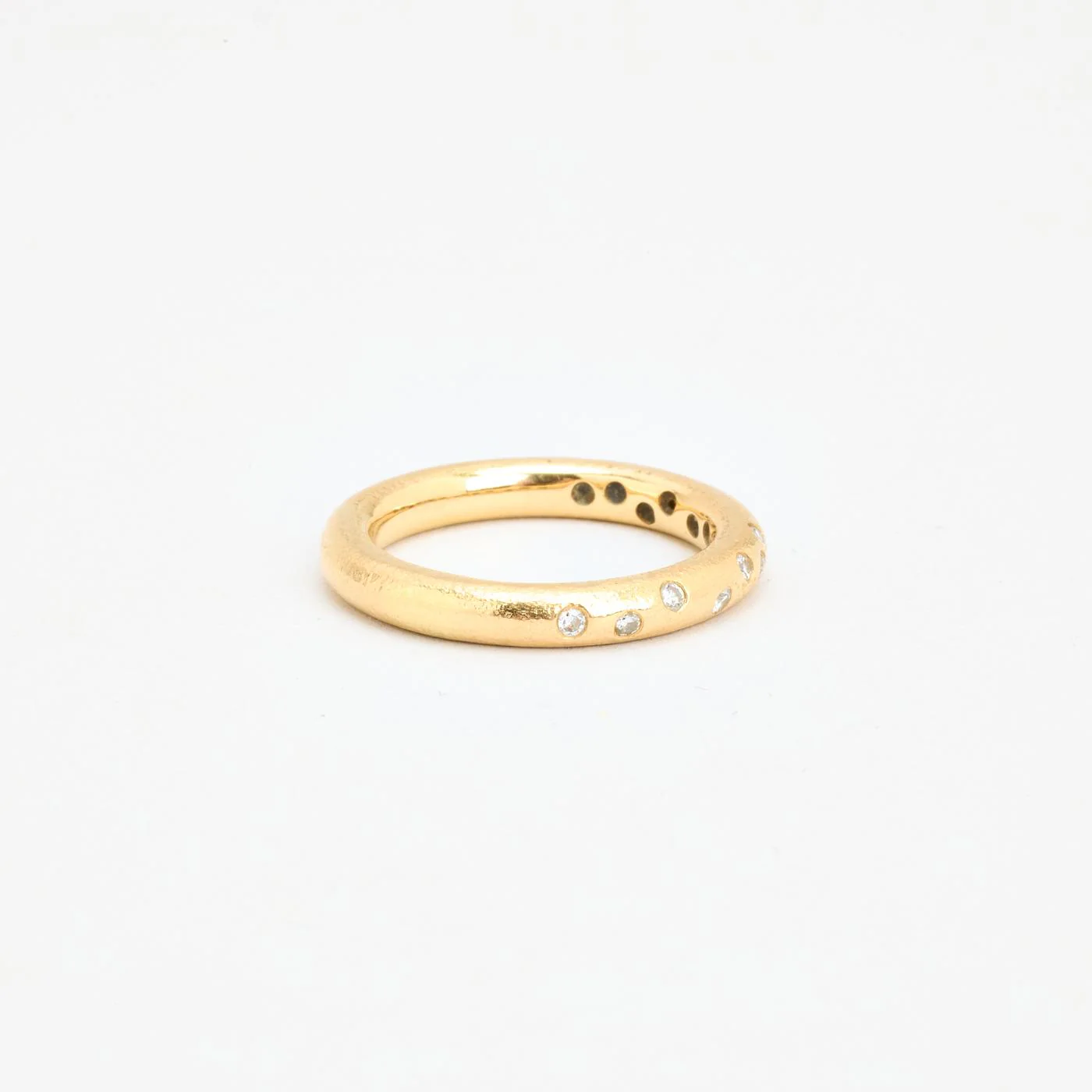Matt vigselring med diamant (0.2 ct) i 14K guld strl. 16.9 / strl. 53 - Image 2