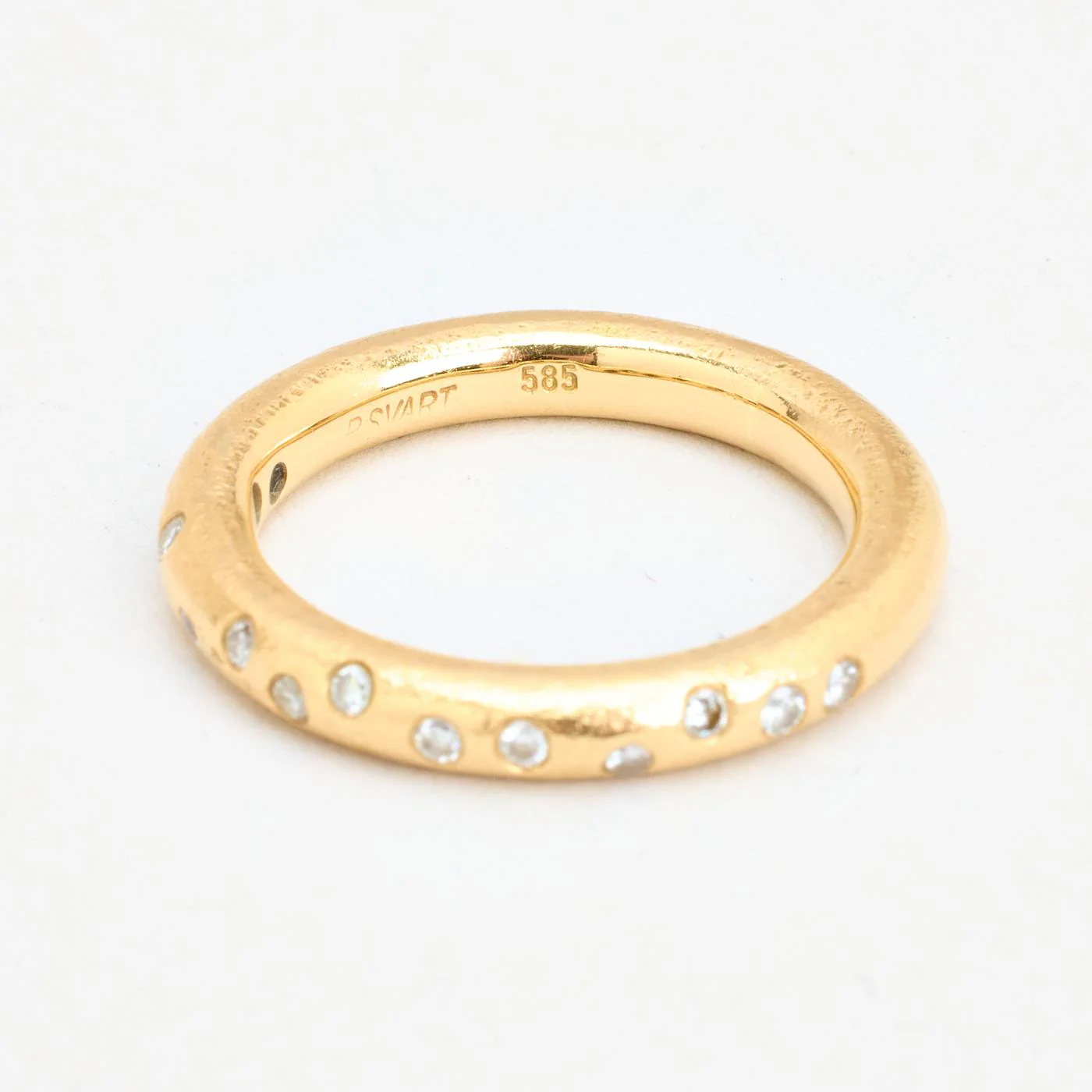 Matt vigselring med diamant (0.2 ct) i 14K guld strl. 16.9 / strl. 53 - Image 5