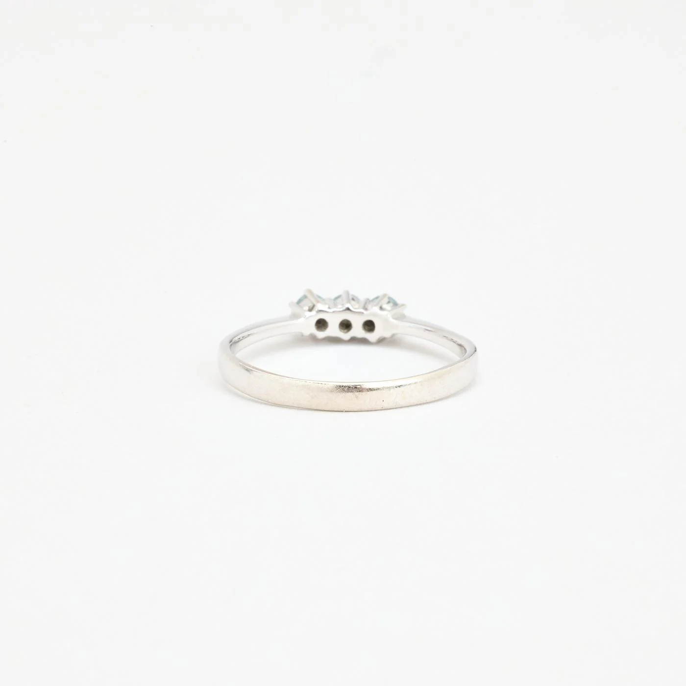 Klassisk tre stenar ring i 18K guld strl. 18.1 / strl. 57 - Image 3