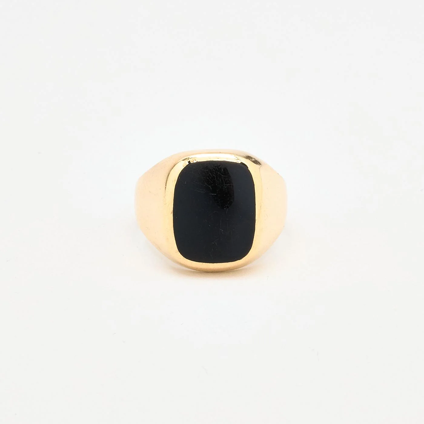 Klackring i 14K guld med en onyx strl. 20.1 / strl. 63