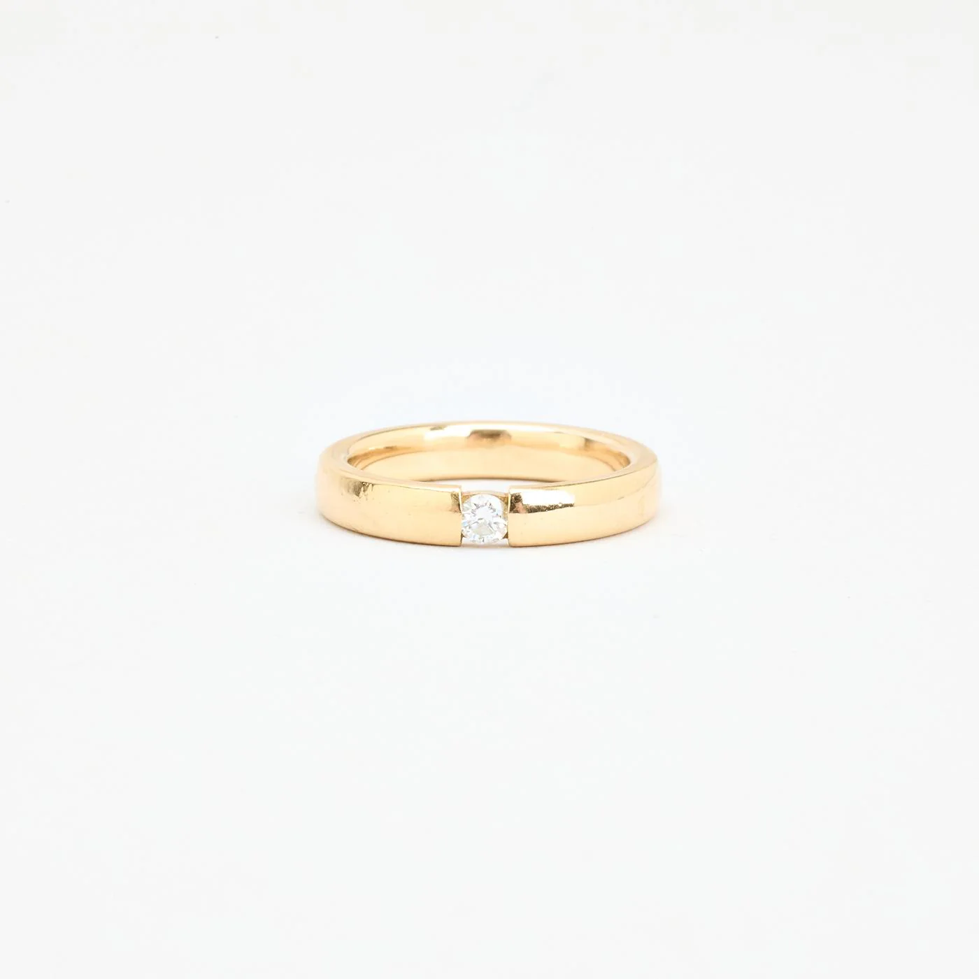 Alliansring med diamant (0.09 ct) i 14K guld strl. 16.2 / strl. 51