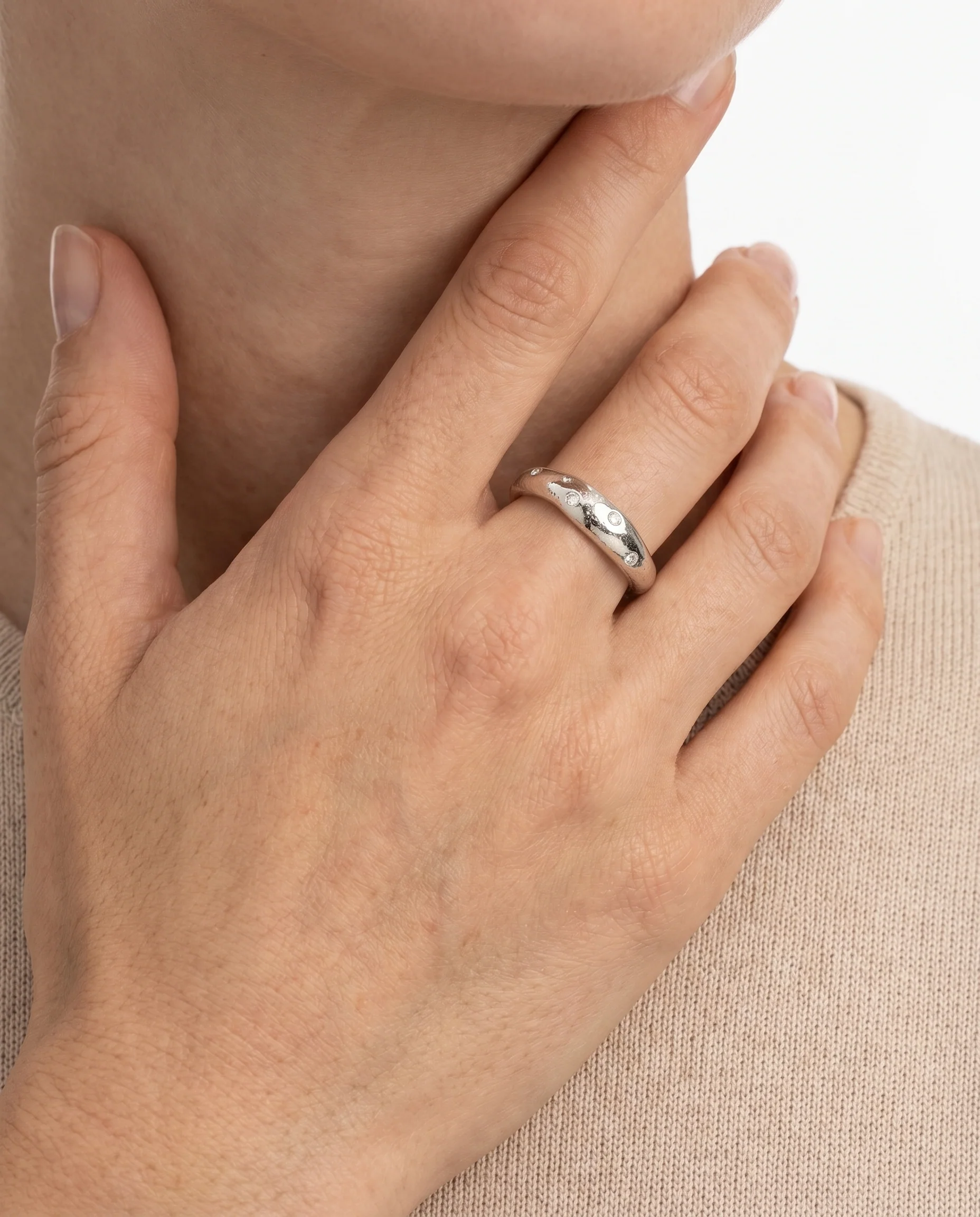 Ole Lynggaard Love 3 band med diamant (0.05 ct) i 18K vitt guld strl. 16.9 / strl. 53 - Image 2