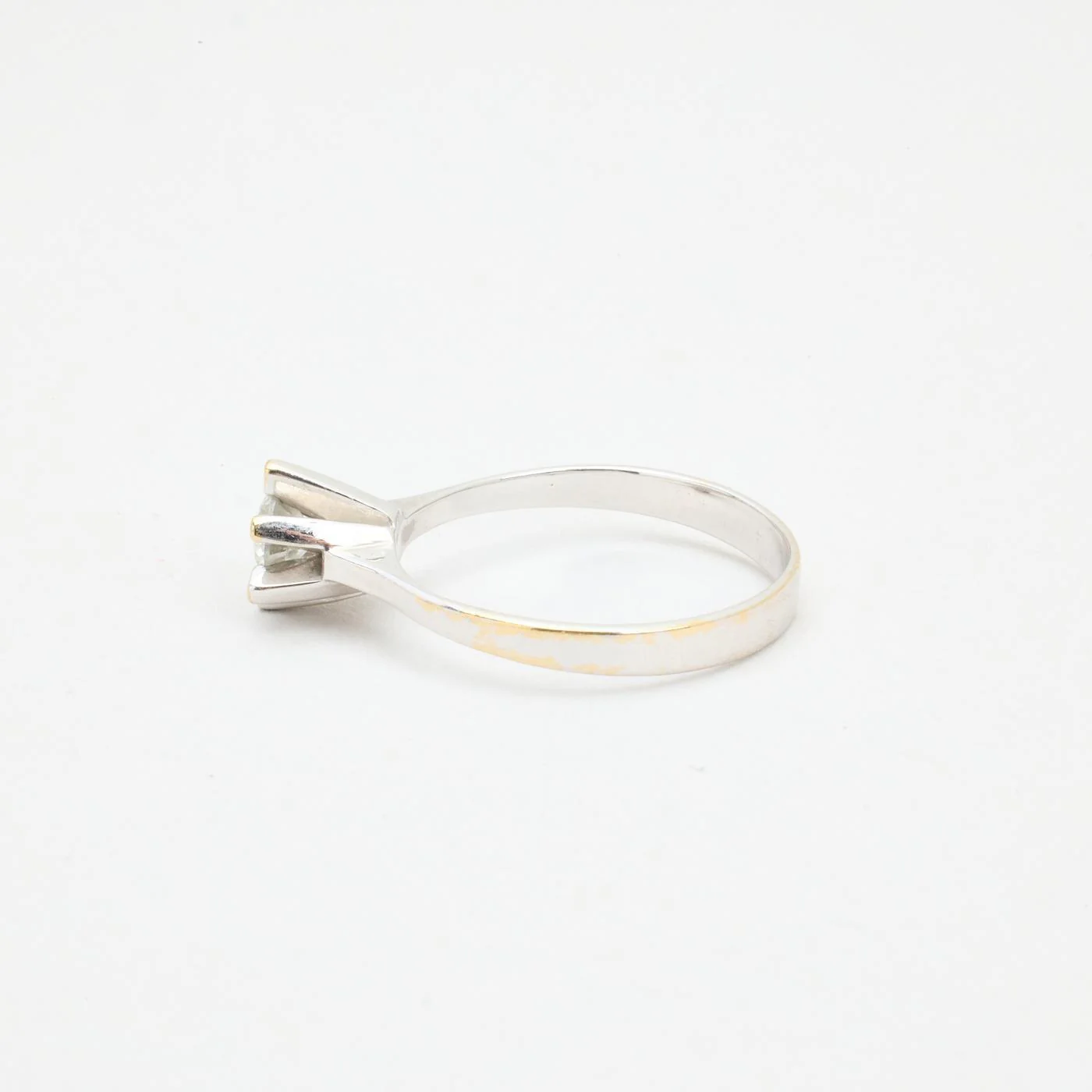Solitärring med diamant (0.32 ct) i 18K vitt guld strl. 17.2 / strl. 54 - Image 2