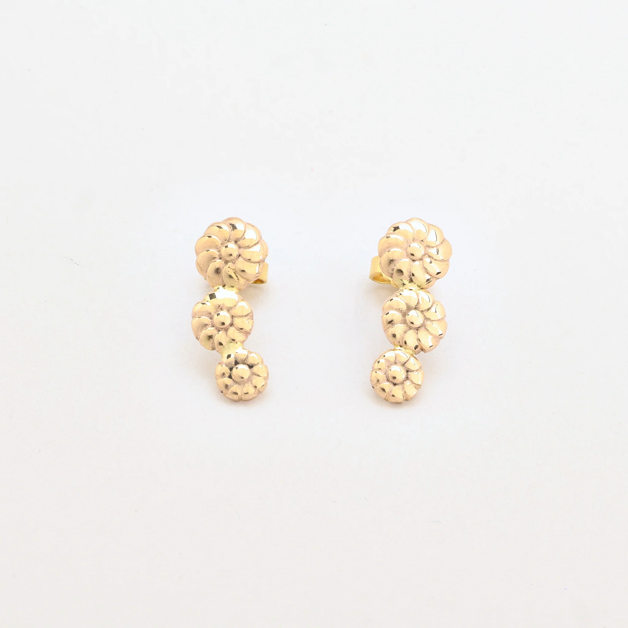 Blomma örhängen med stift i 14K guld, 2 cm,
