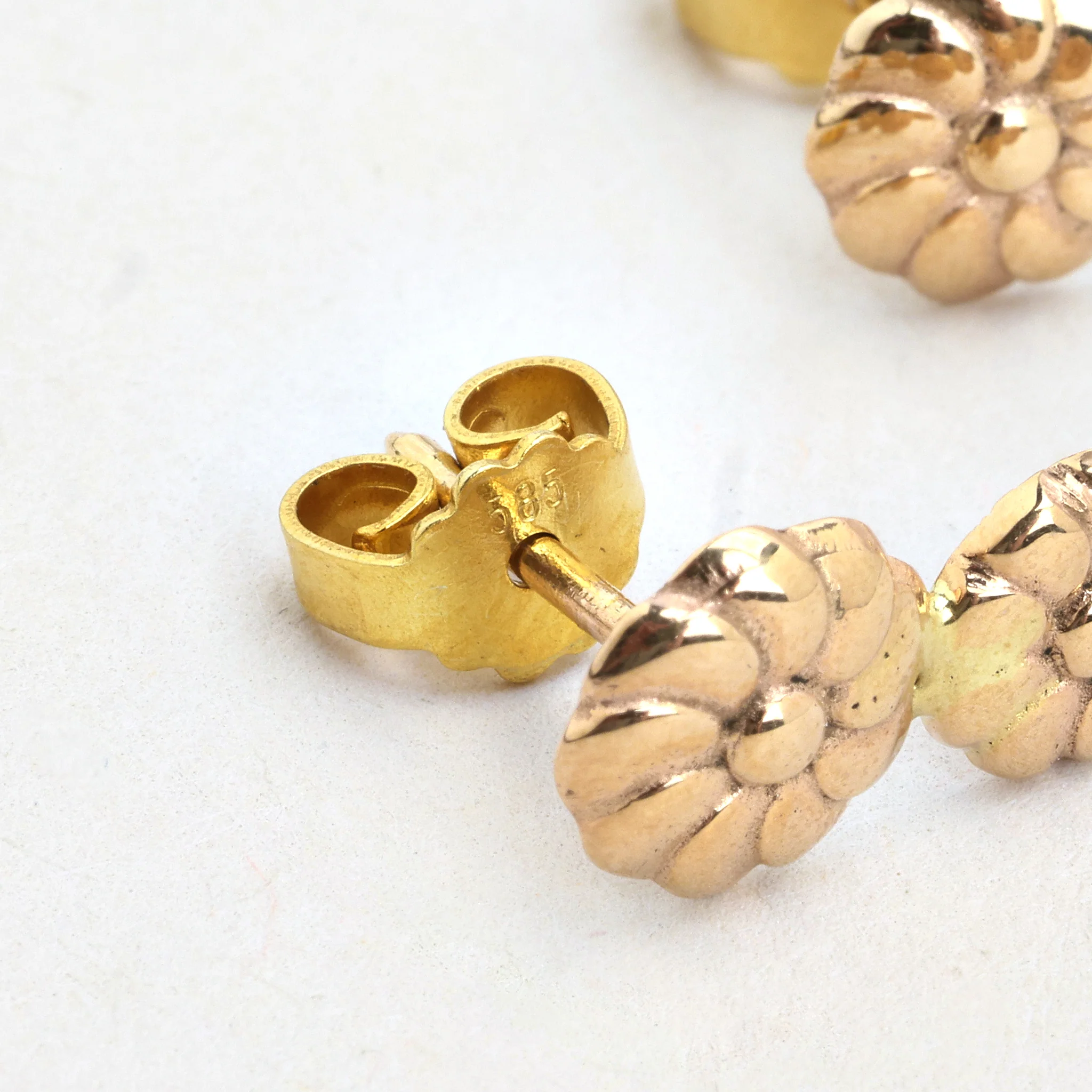Blomma örhängen med stift i 14K guld, 2 cm, - Image 5