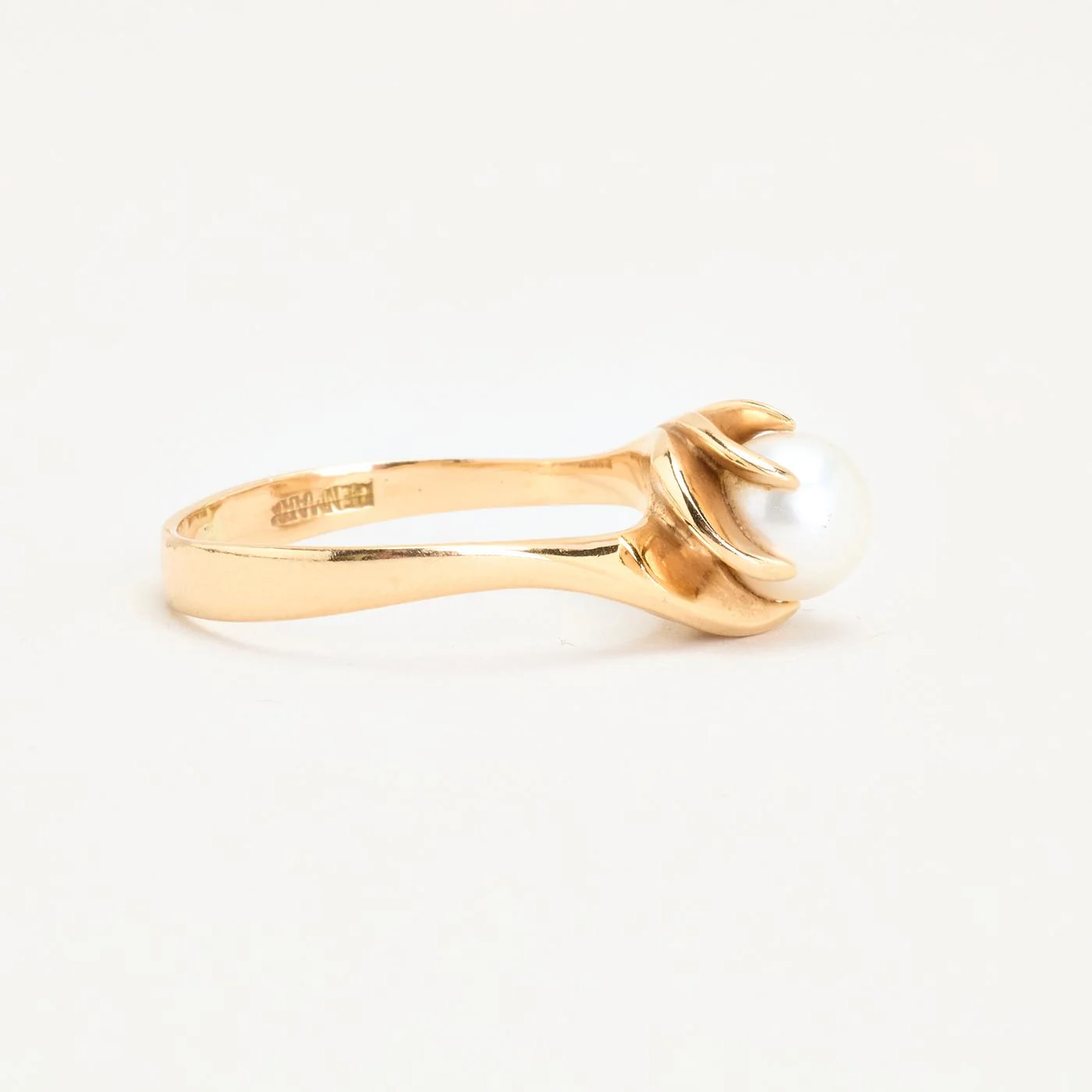 Vridna pärlring i 14K guld med en pärla strl. 19.4 / strl. 61 - Image 3