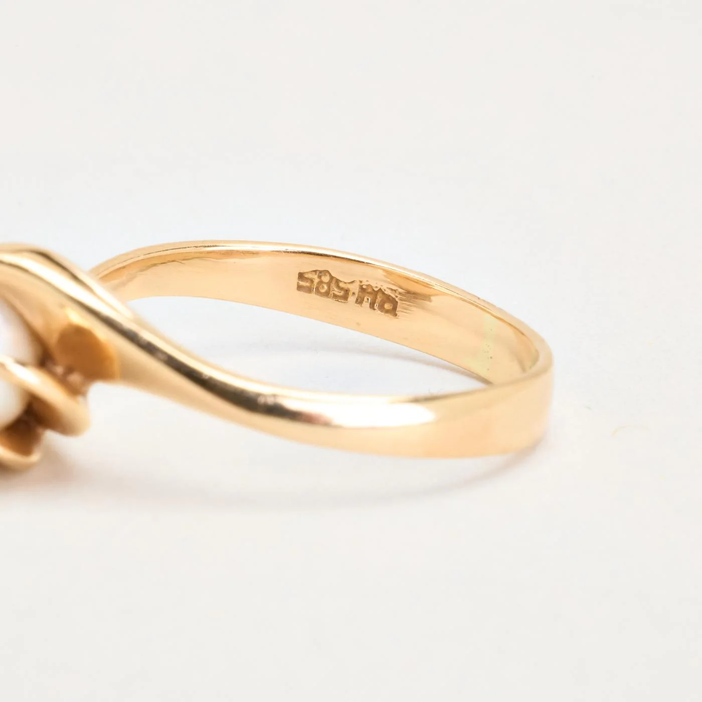 Vridna pärlring i 14K guld med en pärla strl. 19.4 / strl. 61 - Image 6