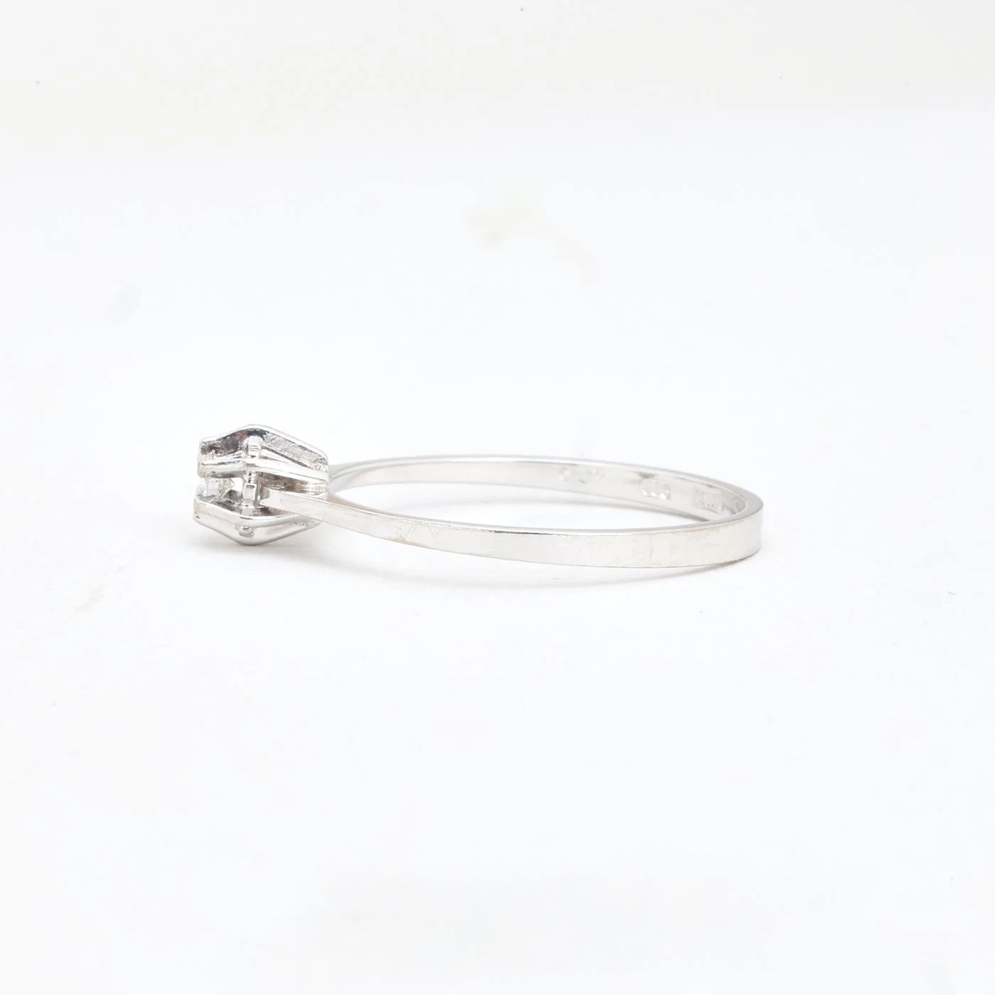 Blomma solitärring med diamant (0.04 ct) i 14K vitt guld strl. 16.9 / strl. 53 - Image 4
