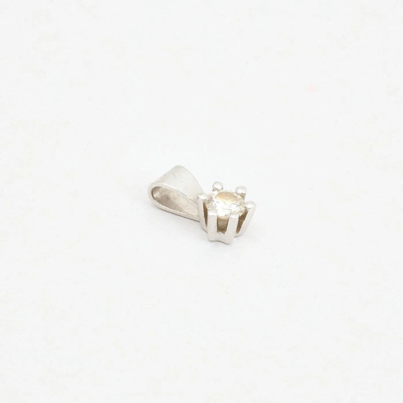 Klassisk solitärhänge med diamant (0.21 ct) i 14K vitt guld, 0.8 cm, 0.23 g - Image 4