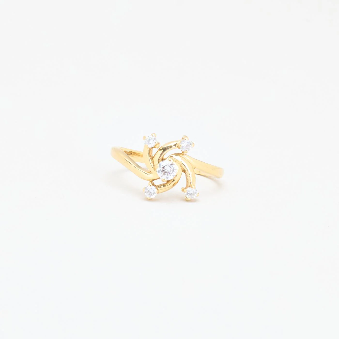 Clusterring i 14K guld med en zirkonia strl. 18.1 / strl. 57