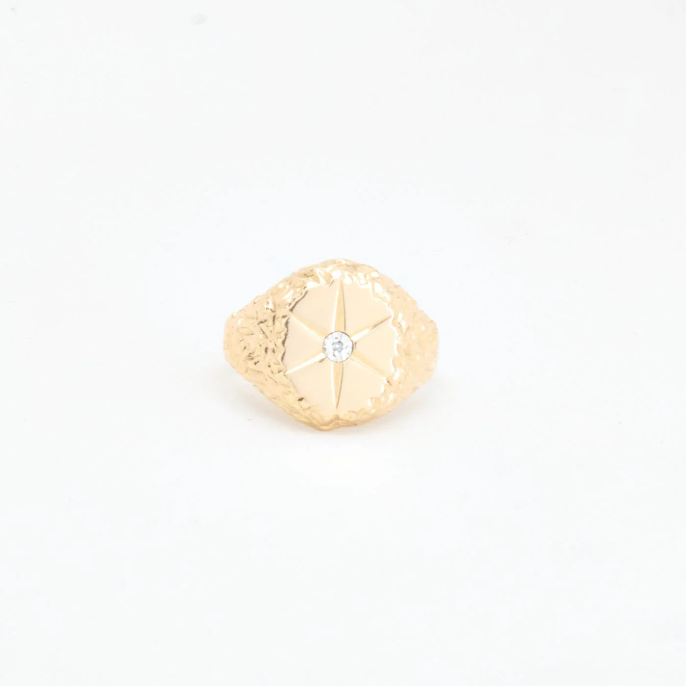 Organisk klackring med diamant i 9K guld strl. 20.4 / strl. 64