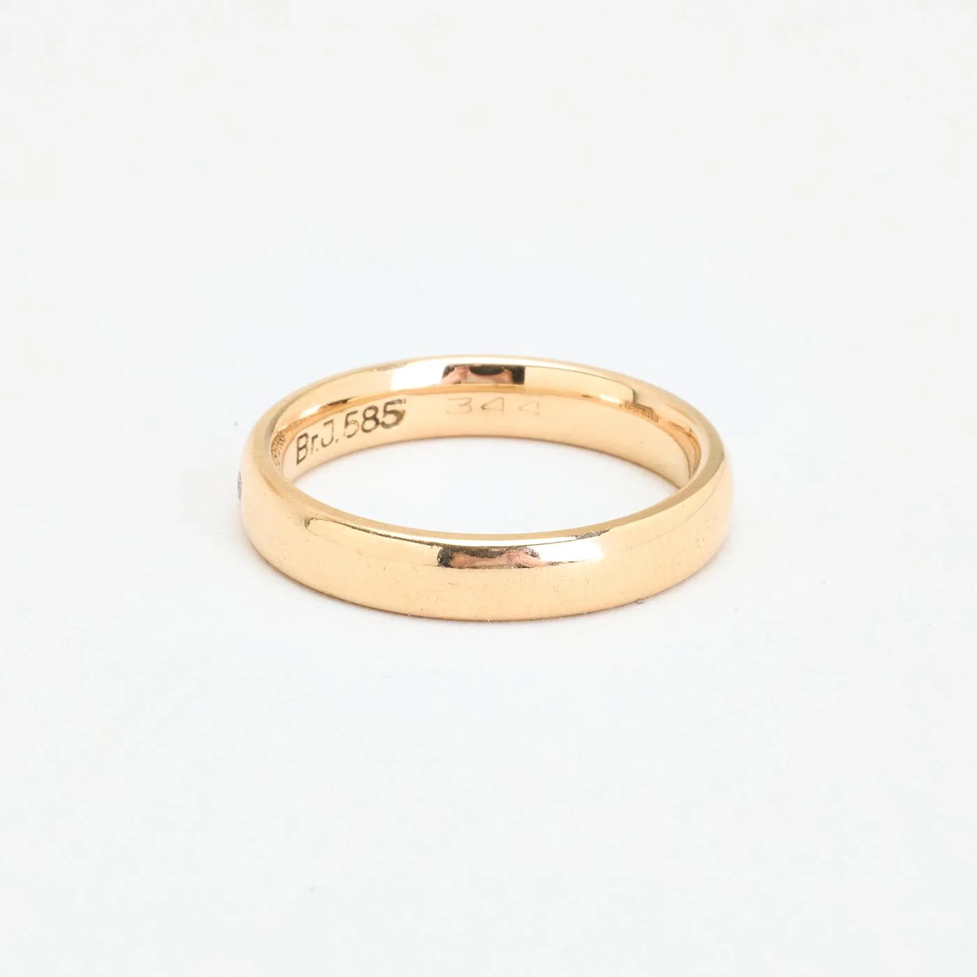 Klassisk vigselring med diamant (0.03 ct) i 14K guld strl. 17.5 / strl. 55 - Image 5