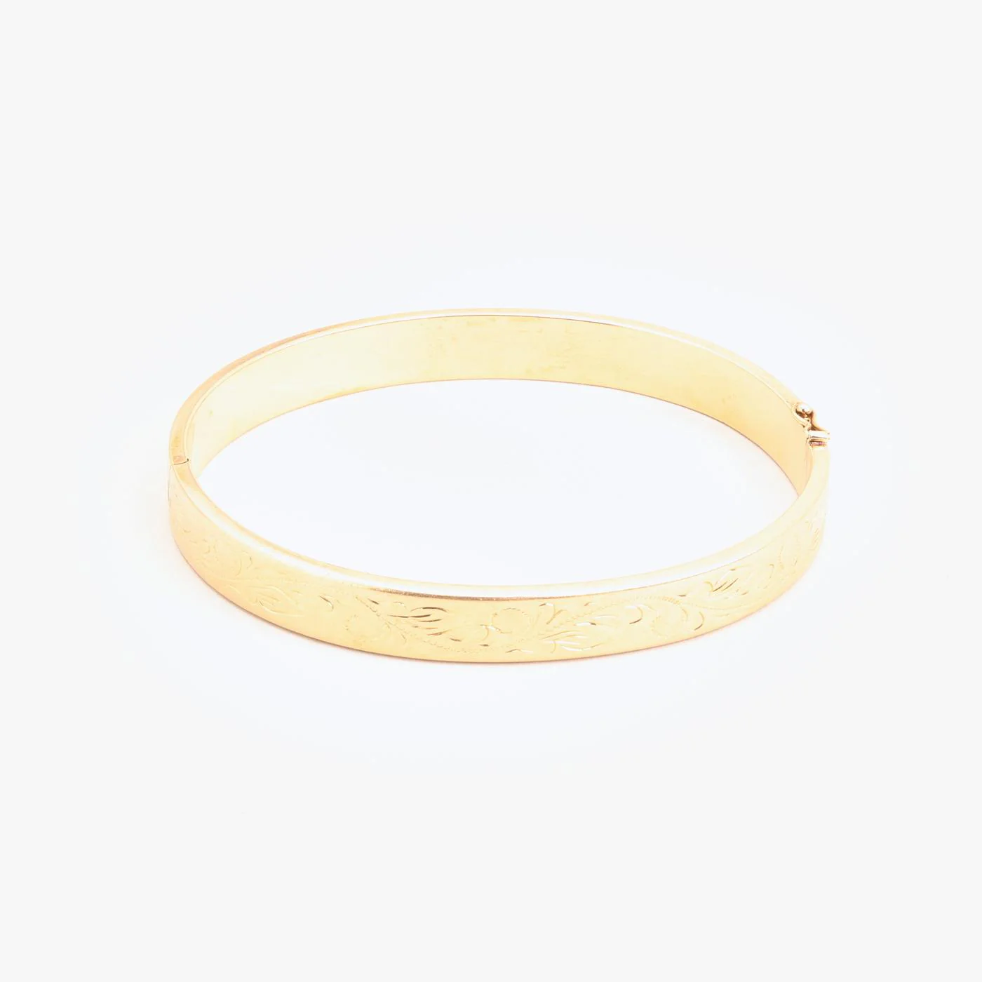 Mejslad armring med lås i 14K guld, 6 cm, 13.2 g