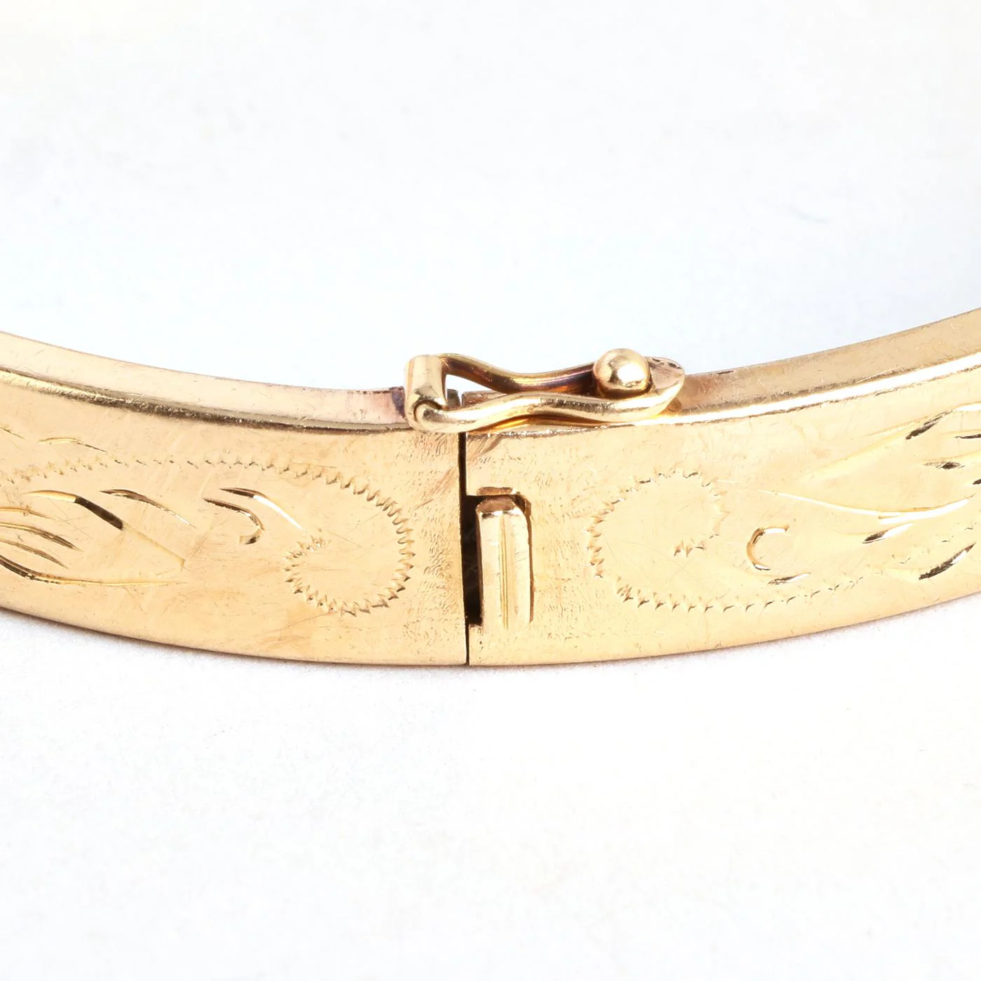 Mejslad armring med lås i 14K guld, 6 cm, 13.2 g - Image 4