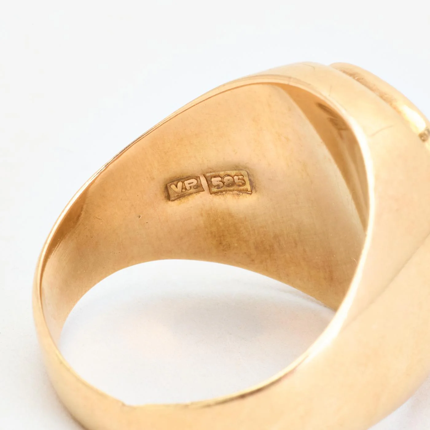 Klackring i 14K guld med en onyx strl. 19.1 / strl. 60 - Image 5
