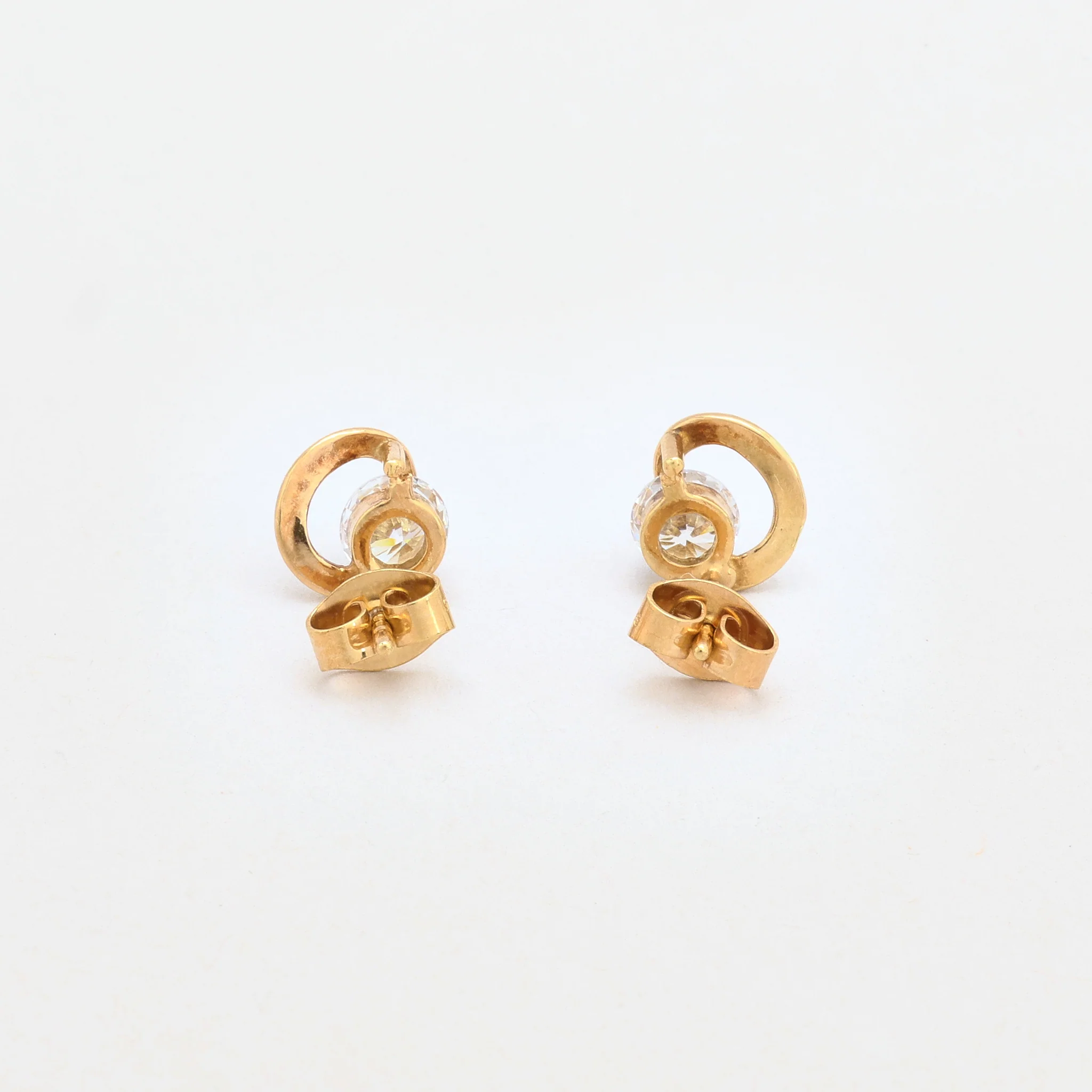 Modern solitär örhängen i 14K guld med en zirkonia, 0.8 cm, - Image 3