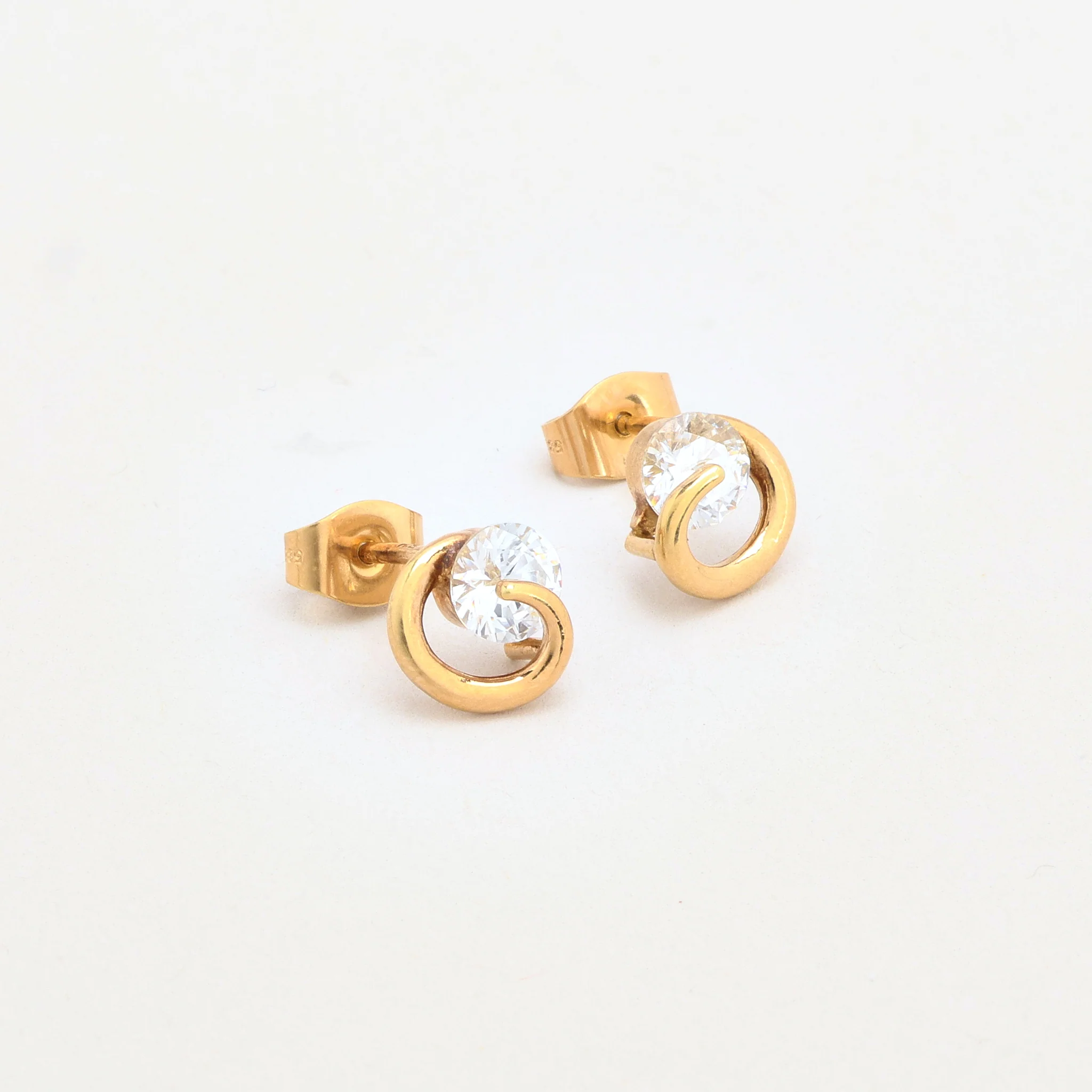 Modern solitär örhängen i 14K guld med en zirkonia, 0.8 cm, - Image 4