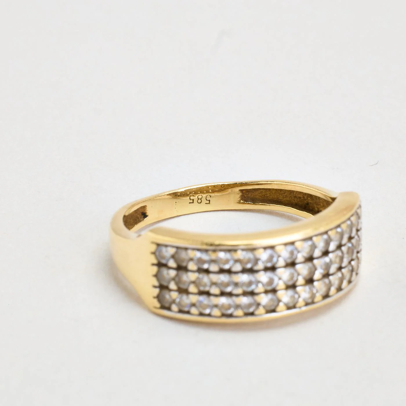 Geometrisk pavéring i 14K guld med en zirkonia strl. 16.9 / strl. 53 - Image 5
