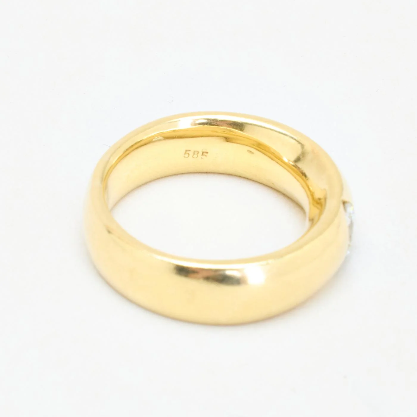 Modern vigselring med diamant (0.56 ct) i 14K guld strl. 17.8 / strl. 56 - Image 6