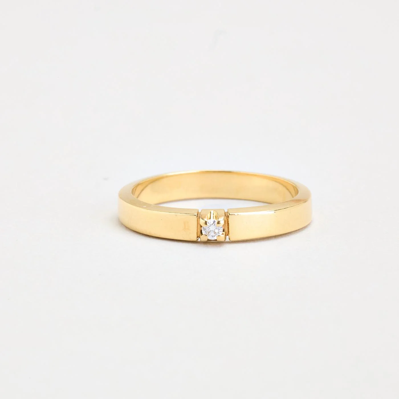 Alliansring med diamant (0.02 ct) i 14K guld strl. 16.2 / strl. 51