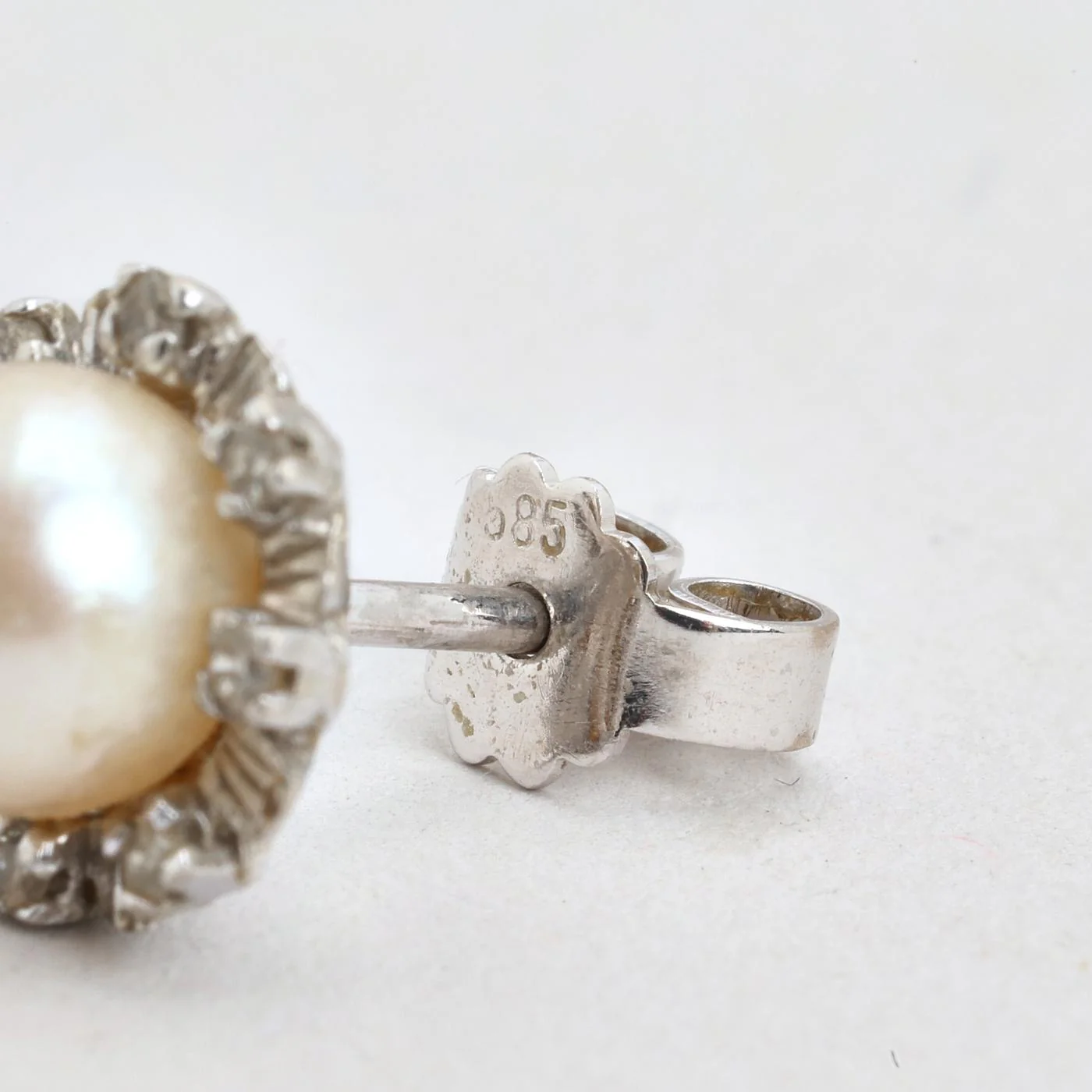 Pärlörhängen i 14K vitt guld med en pärla och zirkonia, 1 cm, - Image 5