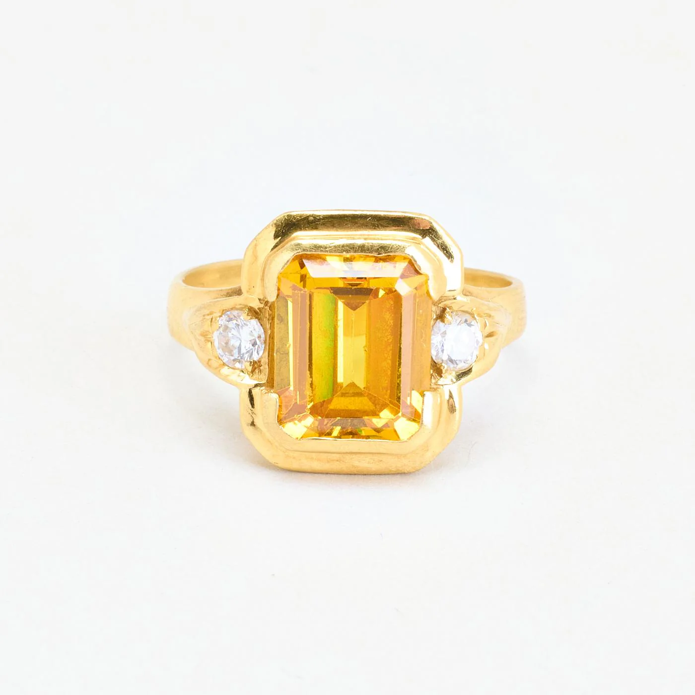 Geometrisk cocktailring i 18K guld strl. 17.5 / strl. 55