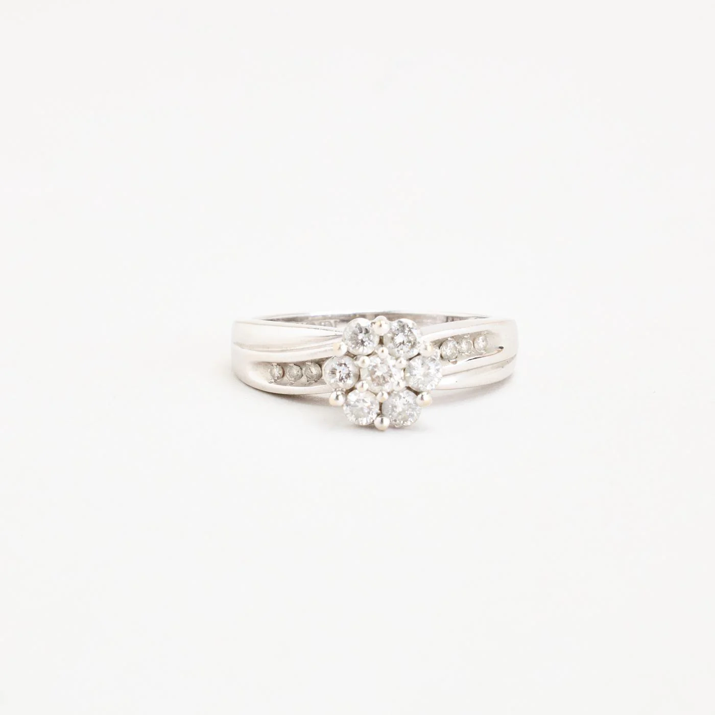 Illusion ring med diamant (0.5 ct) i 14K vitt guld strl. 17.2 / strl. 54