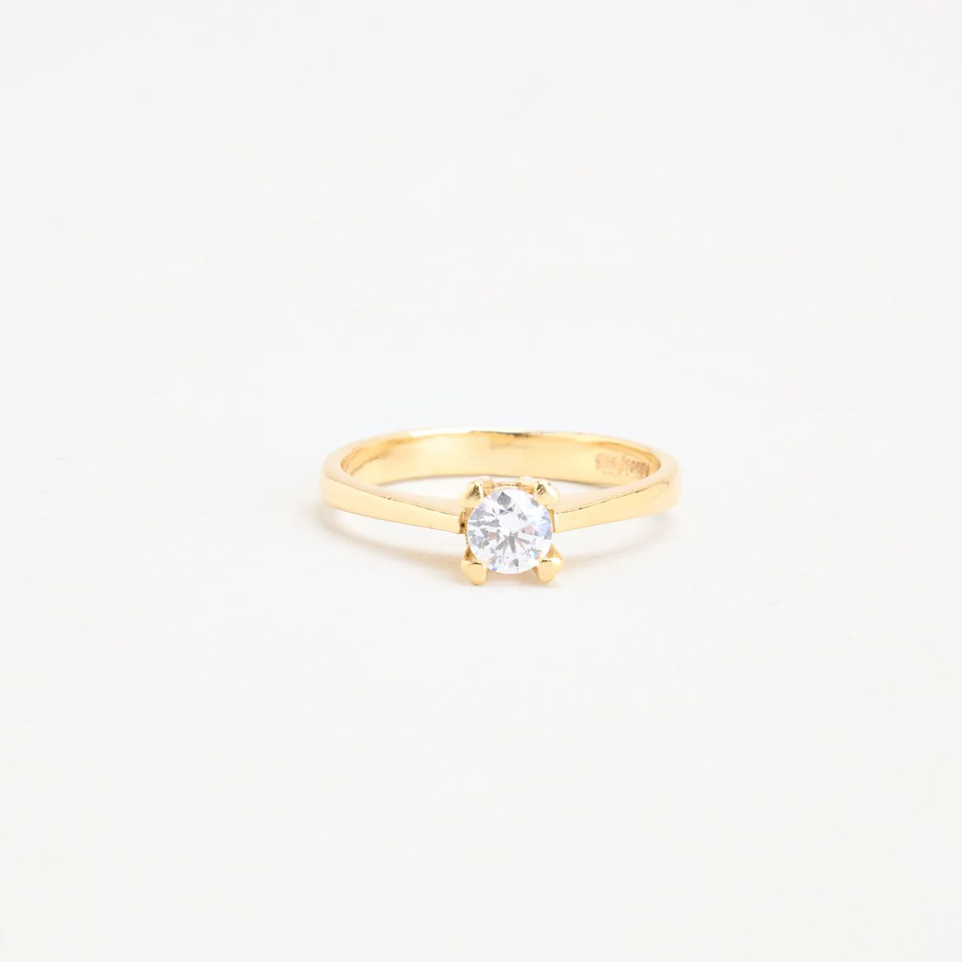 Klassisk solitärring i 14K guld med en zirkonia strl. 15.9 / strl. 50