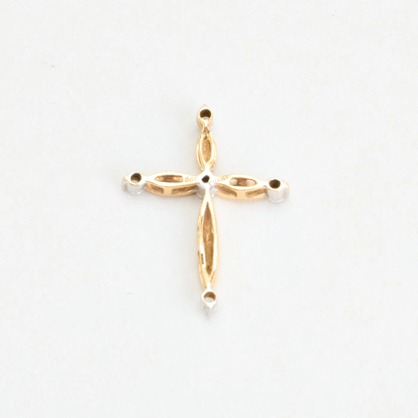 Kors med diamant (0.16 ct) i 14K guld, 2.5 cm, 1 g - Image 3