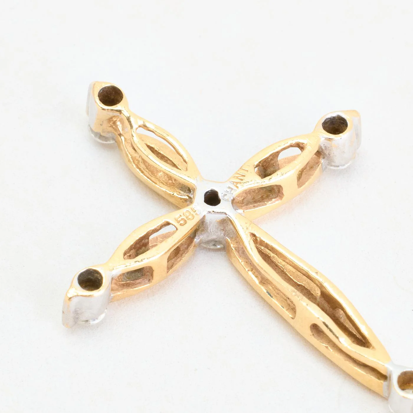 Kors med diamant (0.16 ct) i 14K guld, 2.5 cm, 1 g - Image 5