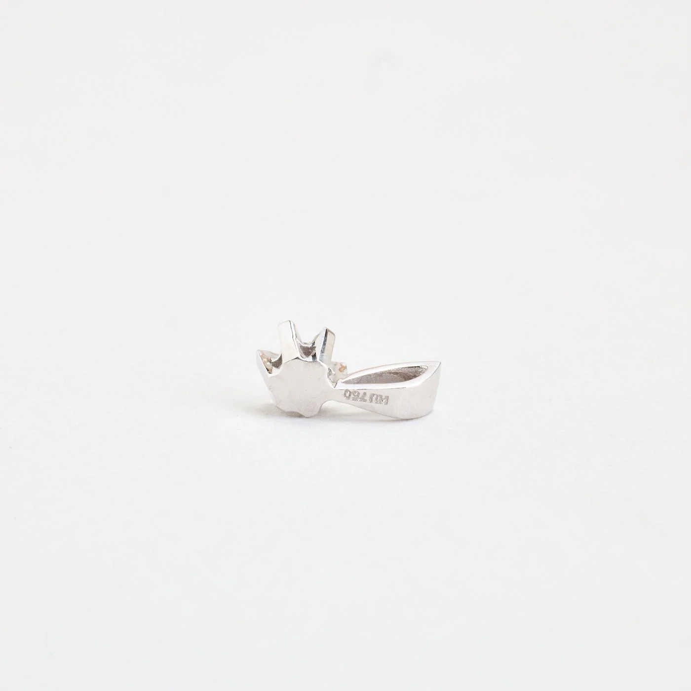 Klassisk solitärhänge med diamant (0.11 ct) i 18K vitt guld, 1 cm, 0.75 g - Image 4