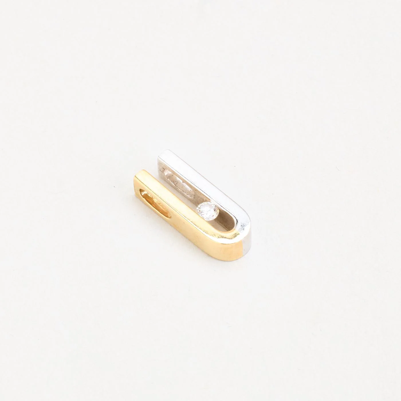 Hänge med diamant (0.11 ct) i 14K guld, 1.6 cm, 2.73 g