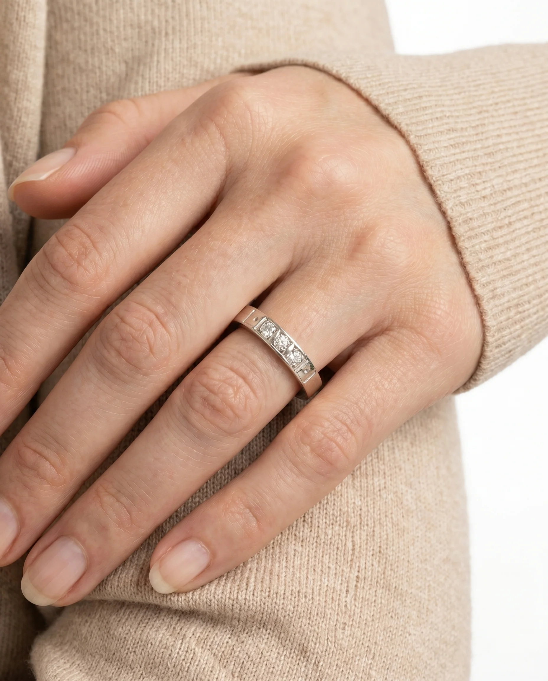 Alliansring med diamant (0.05 ct) i 14K vitt guld strl. 17.8 / strl. 56 - Image 2