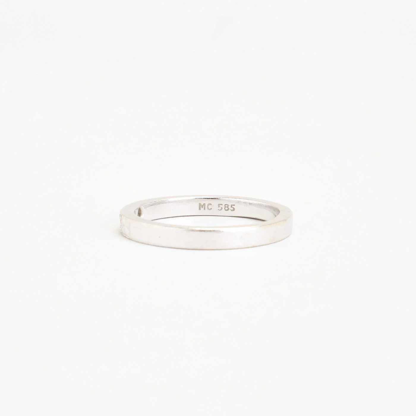 Alliansring med diamant (0.05 ct) i 14K vitt guld strl. 17.8 / strl. 56 - Image 5