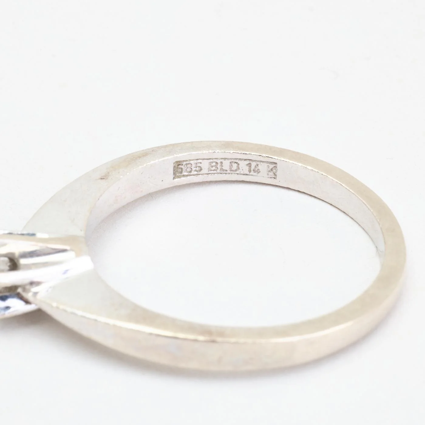 Klassisk solitärring med diamant (0.1 ct) i 14K vitt guld strl. 16.9 / strl. 53 - Image 5