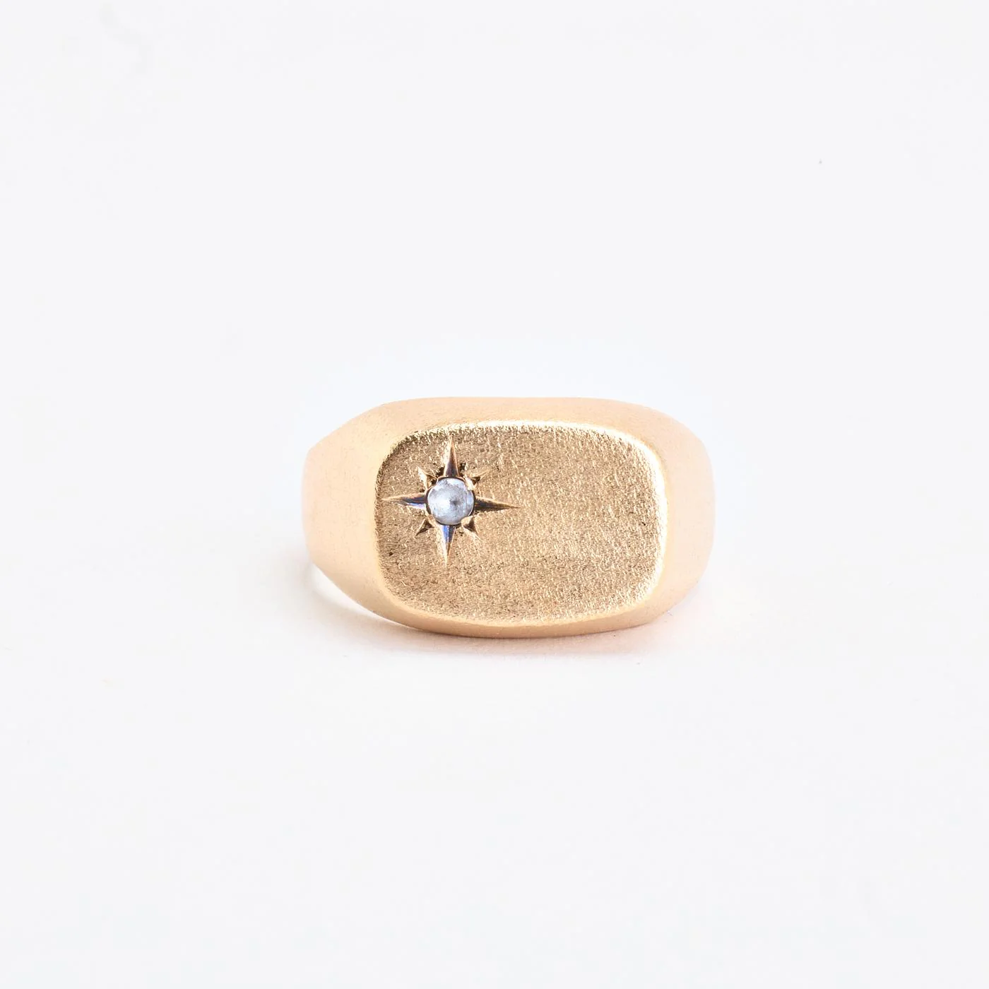 Matt klackring i 14K guld med en zirkonia strl. 18.5 / strl. 58