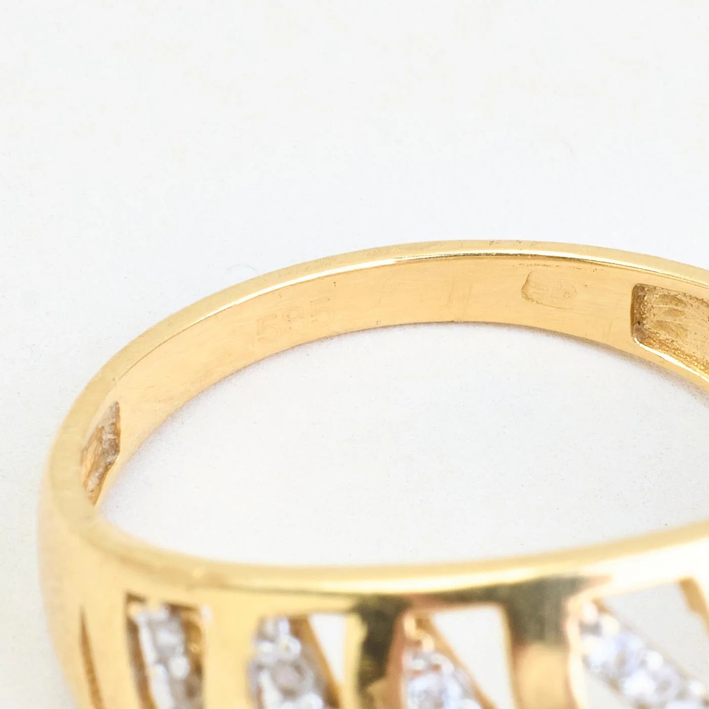 Mönstrad gypsyring i 14K guld med en zirkonia strl. 17.2 / strl. 54 - Image 5