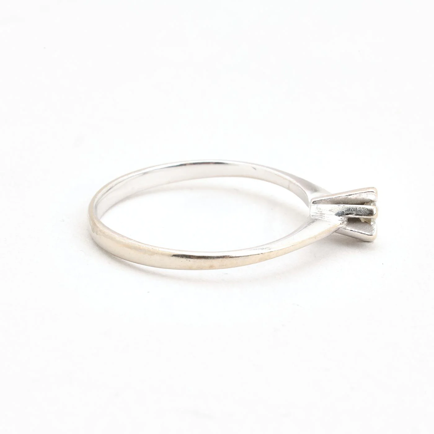Klassisk solitärring med diamant (0.05 ct) i 14K vitt guld strl. 16.2 / strl. 51 - Image 5
