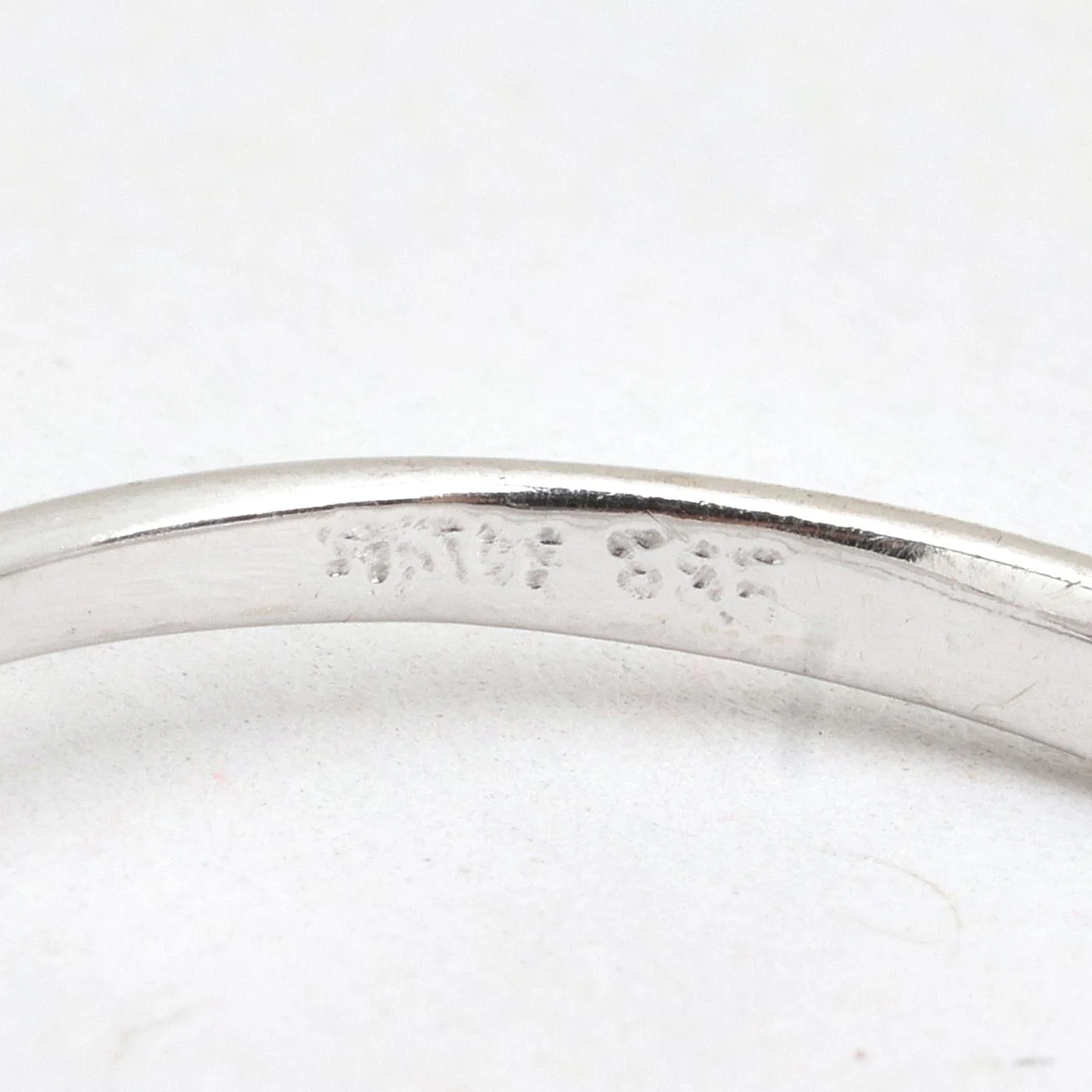 Klassisk solitärring med diamant (0.03 ct) i 14K vitt guld strl. 16.2 / strl. 51 - Image 5