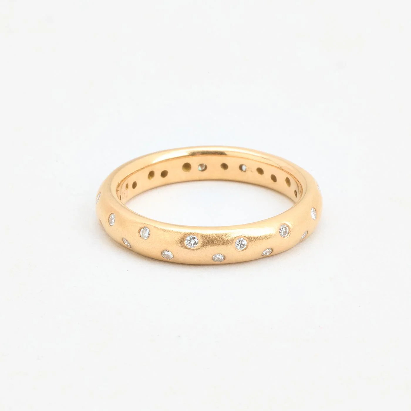 Matt vigselring med diamant (0.32 ct) i 18K guld strl. 17.8 / strl. 56 - Image 2