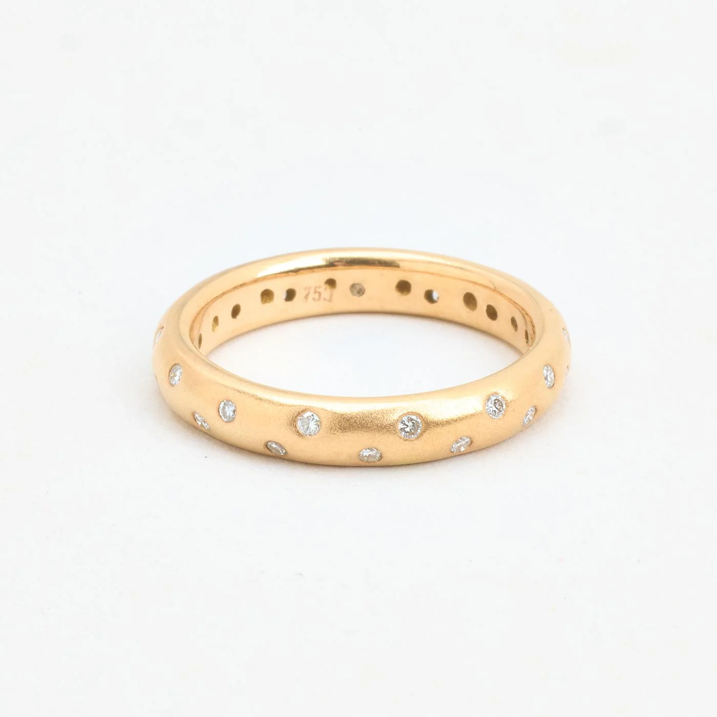 Matt vigselring med diamant (0.32 ct) i 18K guld strl. 17.8 / strl. 56 - Image 3