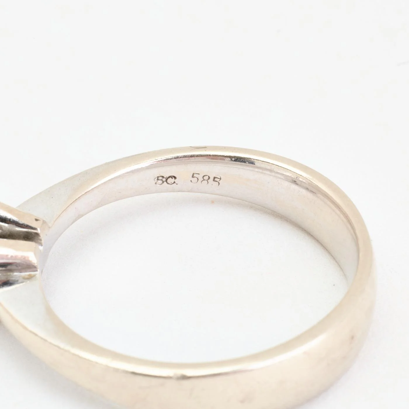 Klassisk solitärring med diamant (0.54 ct) i 14K guld strl. 17.2 / strl. 54 - Image 5