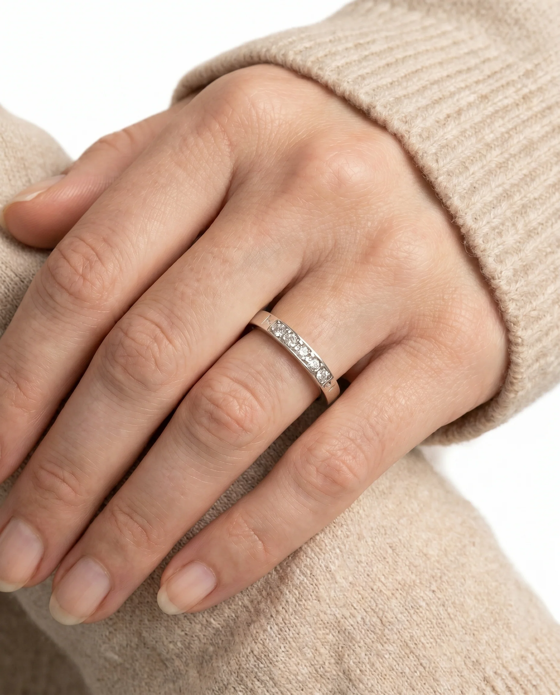 Alliansring med diamant (0.05 ct) i 14K vitt guld strl. 17.2 / strl. 54 - Image 2