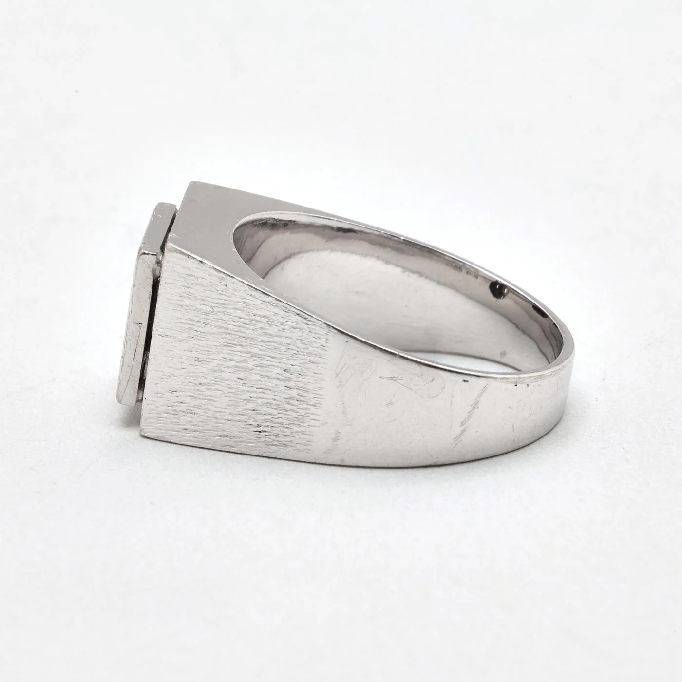 Hamrad klackring med diamant (0.28 ct) i 14K vitt guld strl. 18.5 / strl. 58 - Image 2