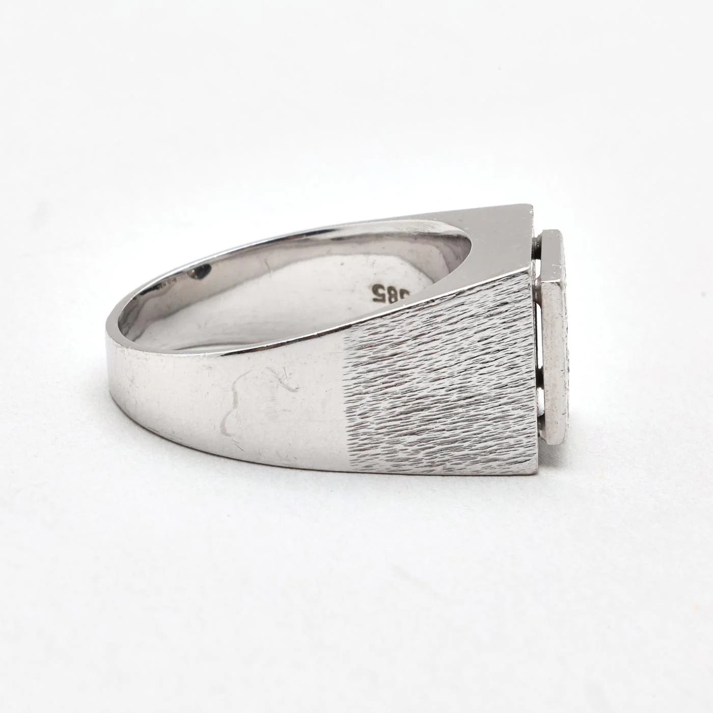 Hamrad klackring med diamant (0.28 ct) i 14K vitt guld strl. 18.5 / strl. 58 - Image 4