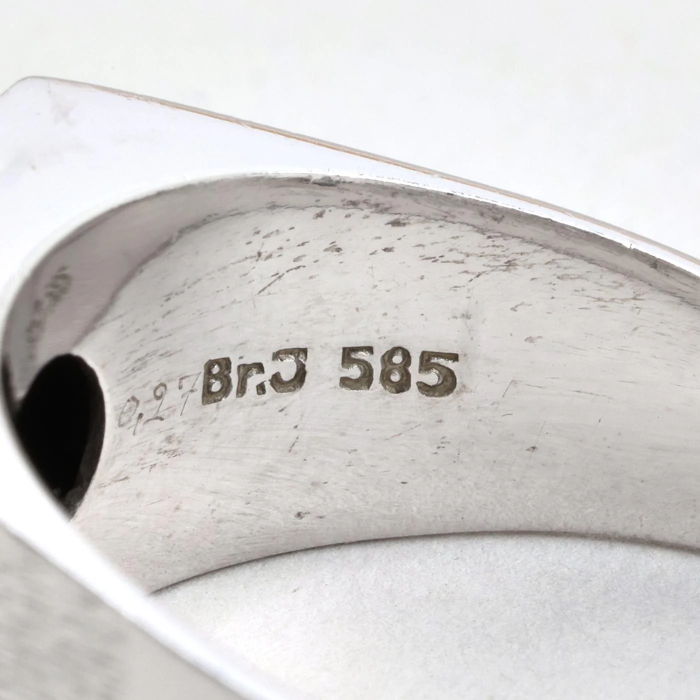 Hamrad klackring med diamant (0.28 ct) i 14K vitt guld strl. 18.5 / strl. 58 - Image 5
