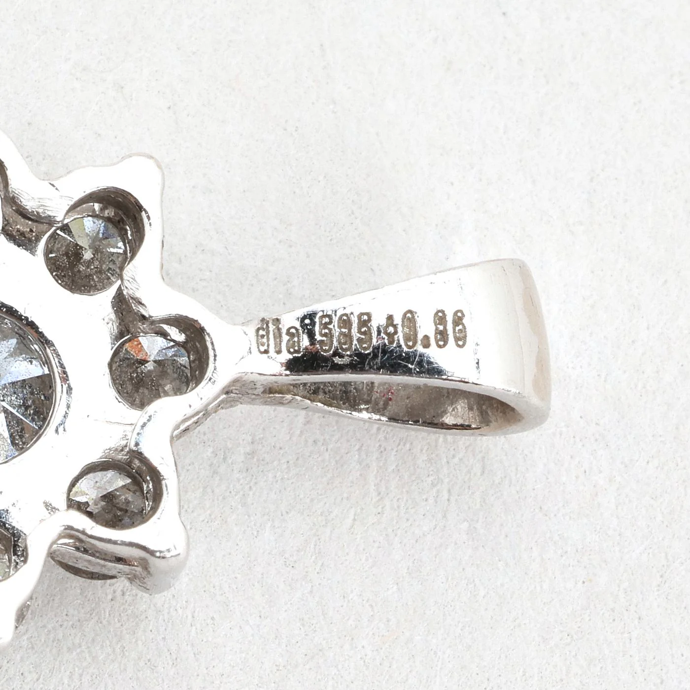 Blomma Illusionshänge med diamant (0.86 ct) i 14K vitt guld, 1.8 cm, 1.77 g - Image 5