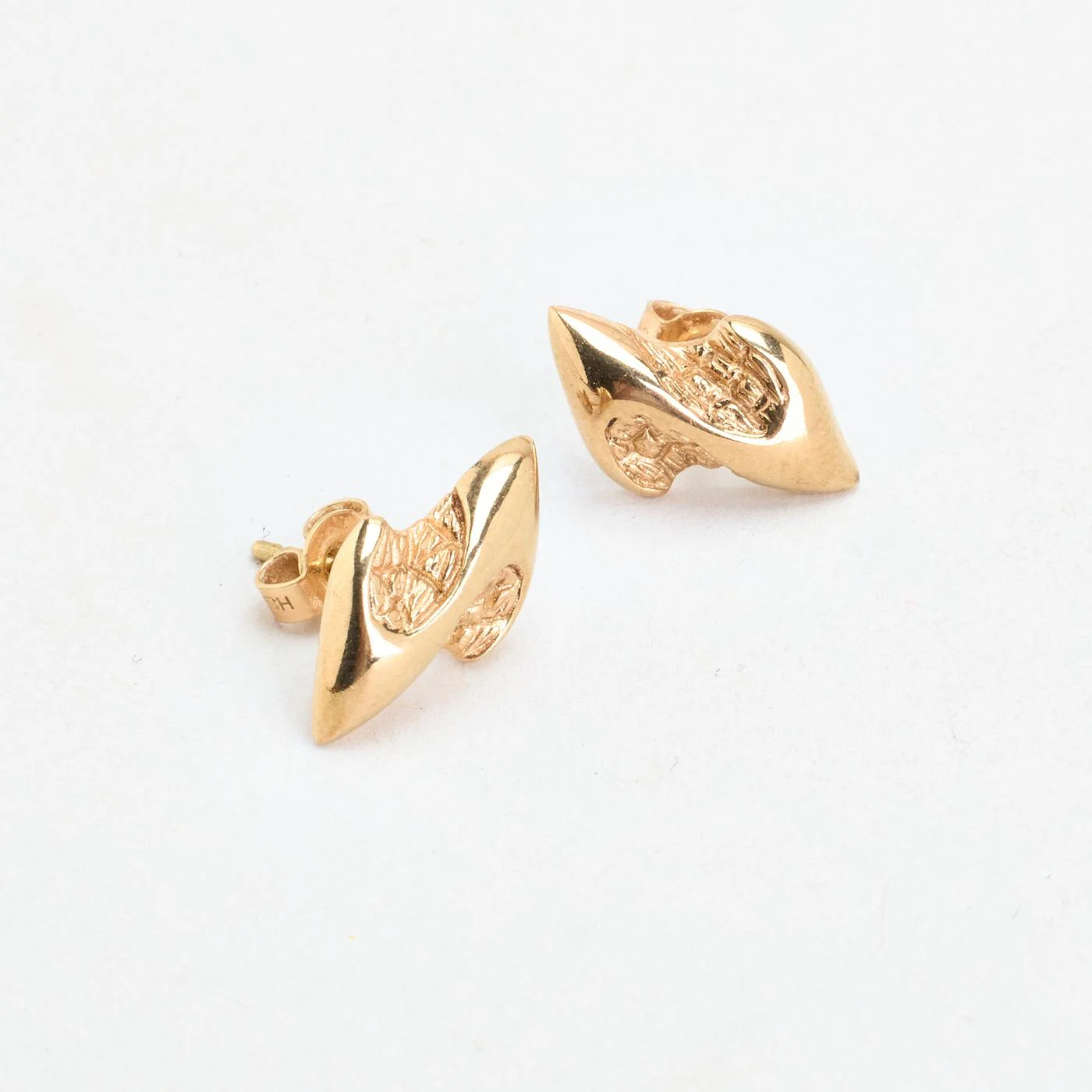Organisk örhängen med stift i 8K guld, 1.5 cm, - Image 4