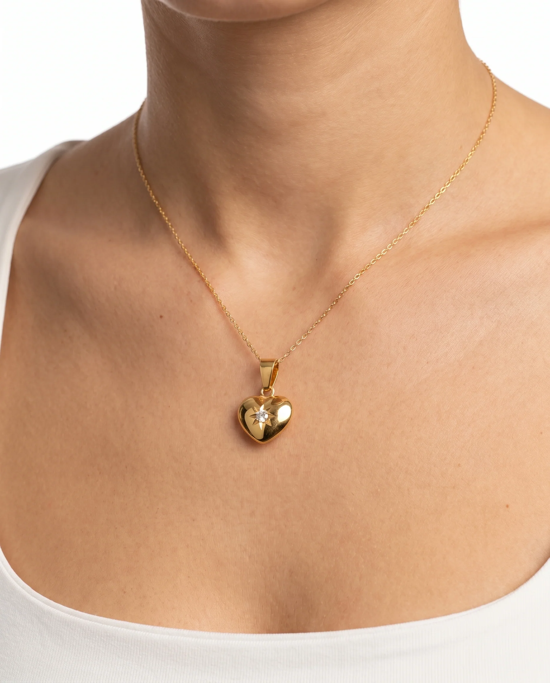 Klassisk Hjärthänge med diamant (0.03 ct) i 8K guld, 1.5 cm, 0.4 g - Image 2