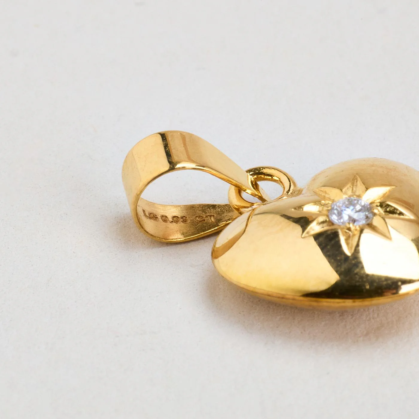 Klassisk Hjärthänge med diamant (0.03 ct) i 8K guld, 1.5 cm, 0.4 g - Image 4